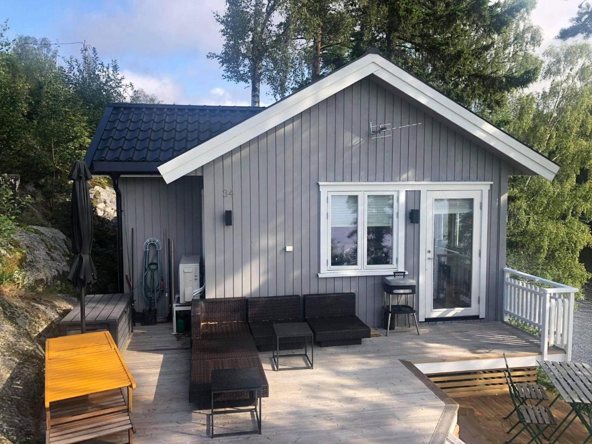 Lyseren Waterfront Cabin Omberg Exterior photo