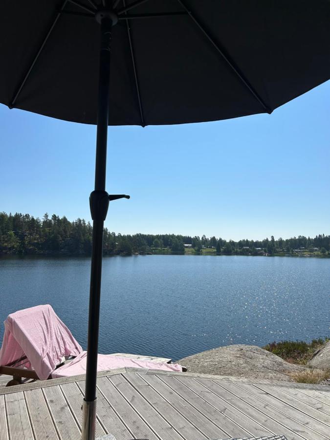 Lyseren Waterfront Cabin Omberg Exterior photo
